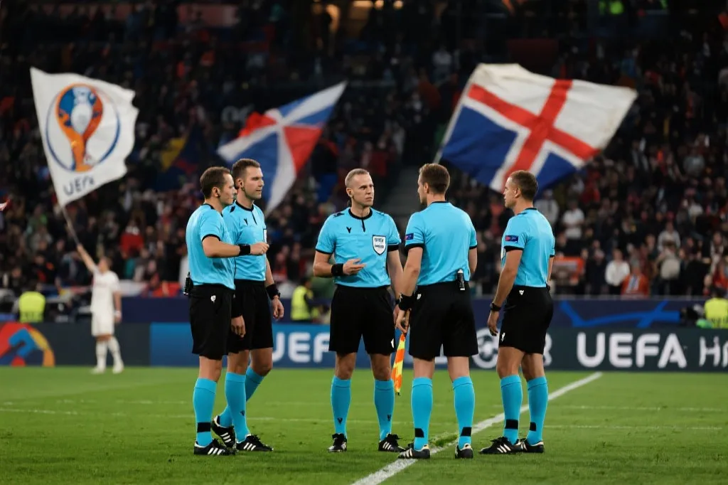 UEFA裁判团在决赛中执法